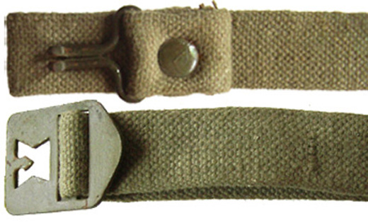 Parties métalliques vernies kaki.