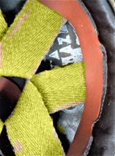 Caoutchouc alvéolé rouge.