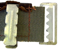 Pince-ressort et boucle cadmiées.