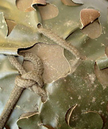 Lacet de serrage sommital.