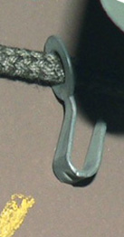 Crochet en place sur le lacet.