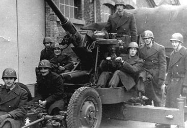 Chaque servant a sa fonction indiquée à la craie.