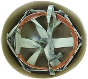 Coiffe en toile légère, bandeau en simili cuir.