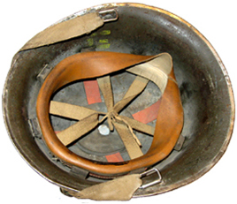 Coiffe à arceaux et à fixation sommitale.