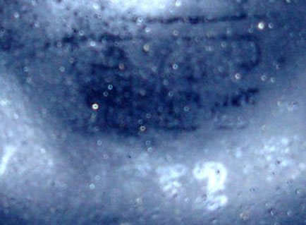 MENESA 1952 est visible sous la peinture. MENESA 1952 est visible sous la peinture.