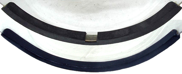 Bourrelet de mousse. Police en haut, Gie en bas. Bourrelet de mousse. Police en haut, Gie en bas.