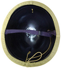 Maintien par lacet de serrage. Maintien par lacet de serrage.