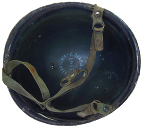 Intérieur repeint partiellement. Intérieur repeint partiellement.