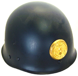 Sous-casque de type 3 repeint en bleu mat. Sous-casque de type 3 repeint en bleu mat.