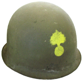 Grenade jaune peinte au pochoir. Grenade jaune peinte au pochoir.