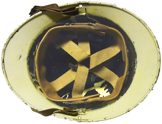 Coiffe ABEFRA fixée avec agrafes modèle26 sur lamelles classiques rivées.