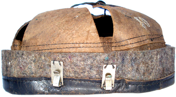 Coiffe repliée, intérieur.