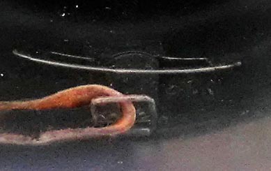 Lame-ressort en place.