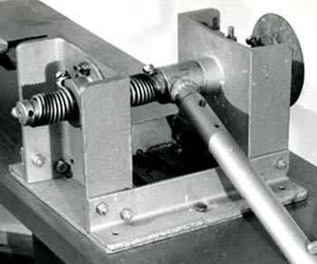 Vue arrière gauche du boitier mécanisme.