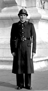 Nouvelles tenues de la PP, 1936.