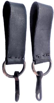 Passant de ceinturon, porte-casque (recto et verso).