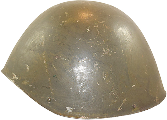 Exemplaire repeint en vert foncé. Exemplaire repeint en vert foncé.