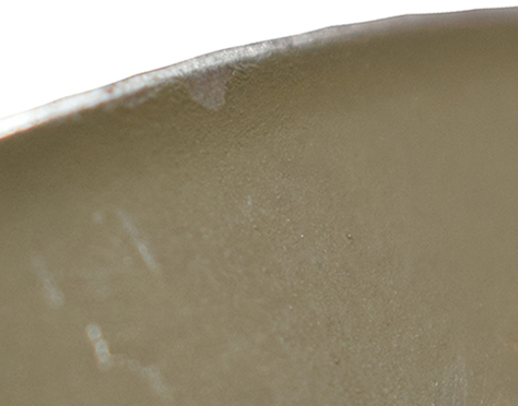 Bordure évasée vers l'extérieur. Bordure évasée vers l'extérieur.