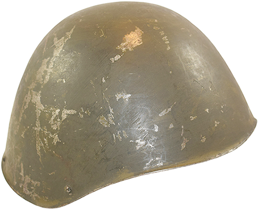 Exemplaire repeint en vert foncé. Exemplaire repeint en vert foncé.