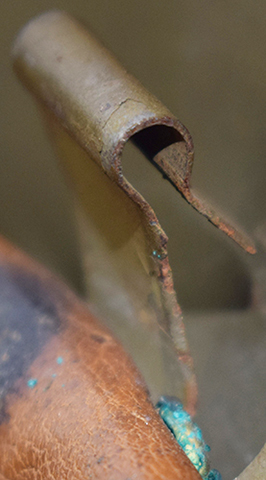 Fourreau de jugulaire. Fourreau de jugulaire.