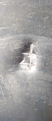 Marquage taille estampé sur arceau. Marquage taille estampé sur arceau.