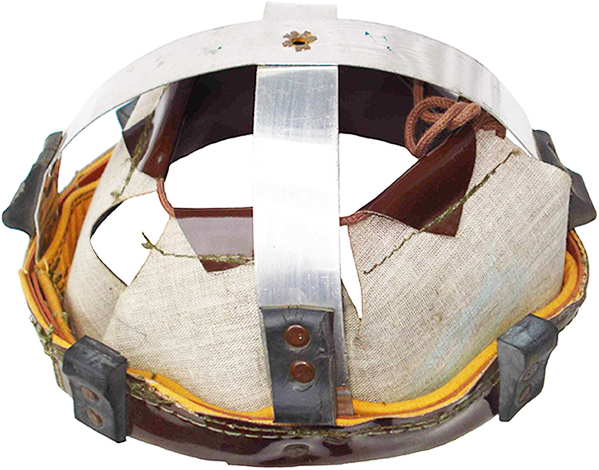 Coiffe, vue de côté. Coiffe, vue de côté.