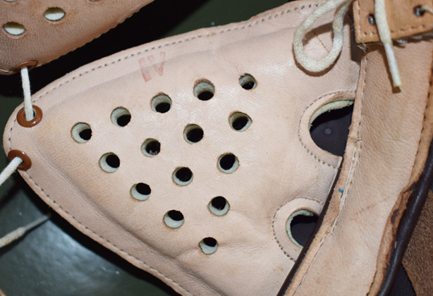 Patte de coiffe et indication taille. Patte de coiffe et indication taille.