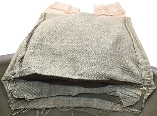 Revers avec compartiment de rembourrage.