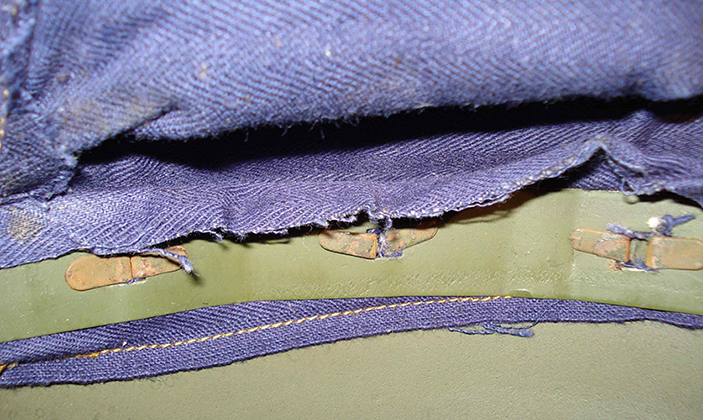 D&eacute;tails plaque de maintien.