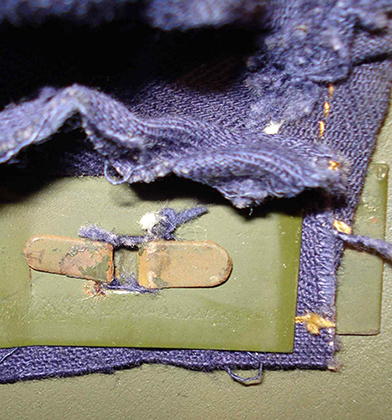 D&eacute;tails plaque de maintien.