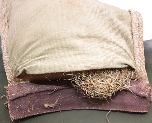 Rembourrage avec du crin de cheval.