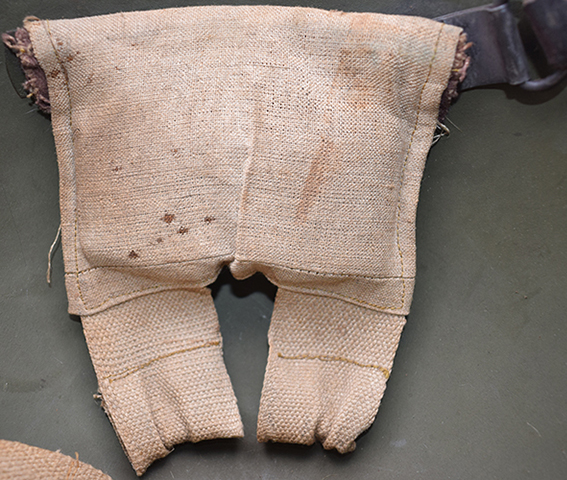 Autre patte de coiffe.