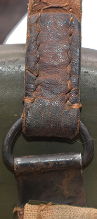 Passant de jugulaire articul&eacute;.