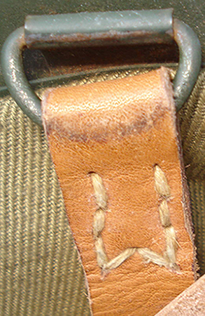 Passant de jugulaire articul&eacute;.