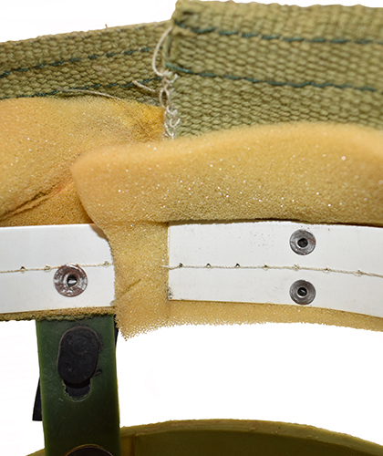 Cerclage en plastique et doublure en mousse. Cerclage en plastique et doublure en mousse.