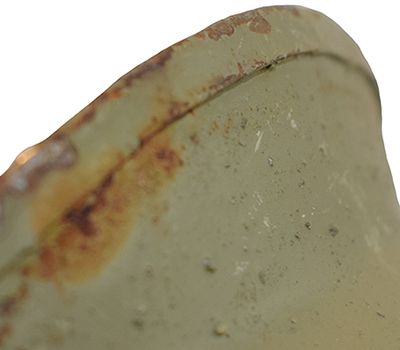 Bordure bordée d'un jonc métallique. Bordure bordée d'un jonc métallique.