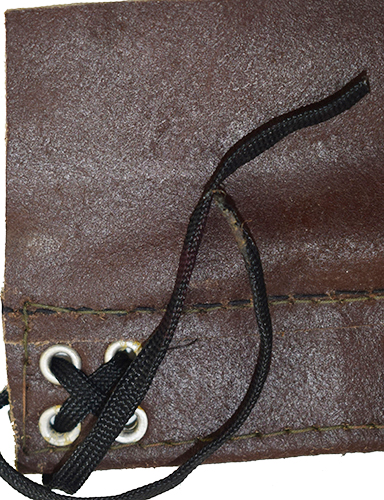 Œillet de réglage et lacet. Œillet de réglage et lacet.