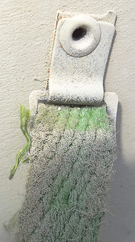 Dispositif anti-basculement (nuquière). Dispositif anti-basculement (nuquière).