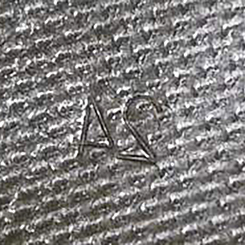 Inscription en fond de bombe. Inscription en fond de bombe.