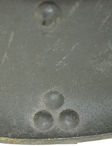 Détails maintien des parties de la jugulaire. Détails maintien des parties de la jugulaire.