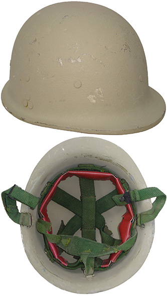 Casque modèle 80/03. Casque modèle 80/03.
