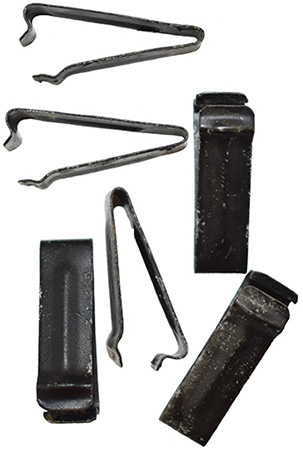 Clips métallique de maintien.