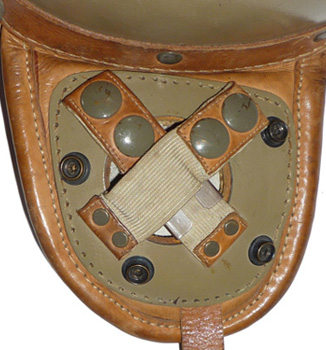 Couvre-oreille droit.