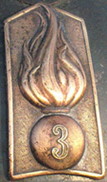 Insigne métallique modèle 28. Insigne métallique modèle 28.