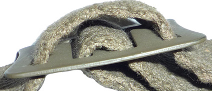 Détail passage de la jugulaire dans la boucle.