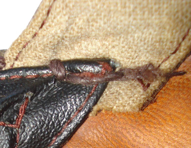 Point de fixation de la jugulaire.