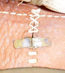 Rivet fendu de fixation (insigne). Rivet fendu de fixation (insigne).