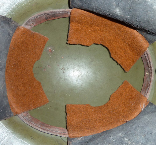 Doublure en feutre de couleur orange.