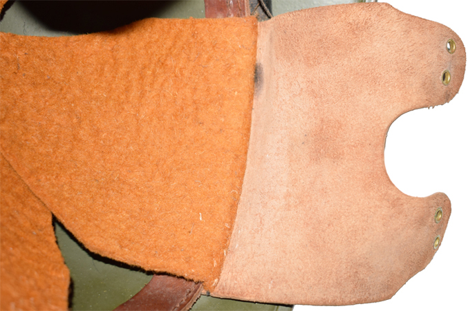 Ensemble patte de coiffe et doublure en feutre.