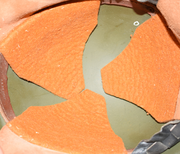 Doublure en feutre de la coiffe.